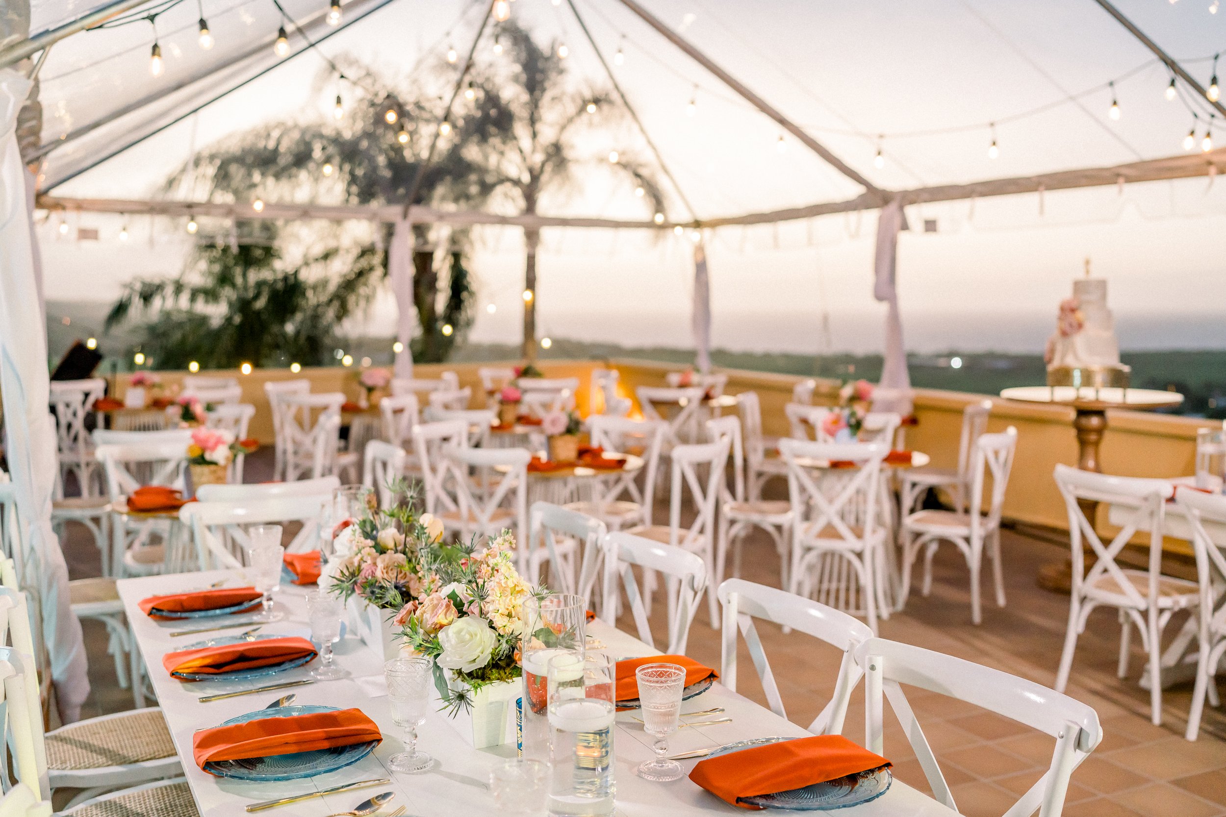Reception tables dressed by the sea